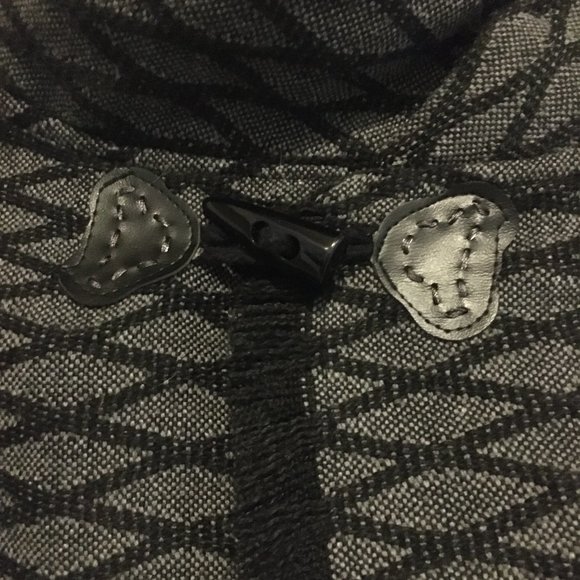 Black Diamond Witchy Shoulder Cape + Pin - Picture 8 of 11